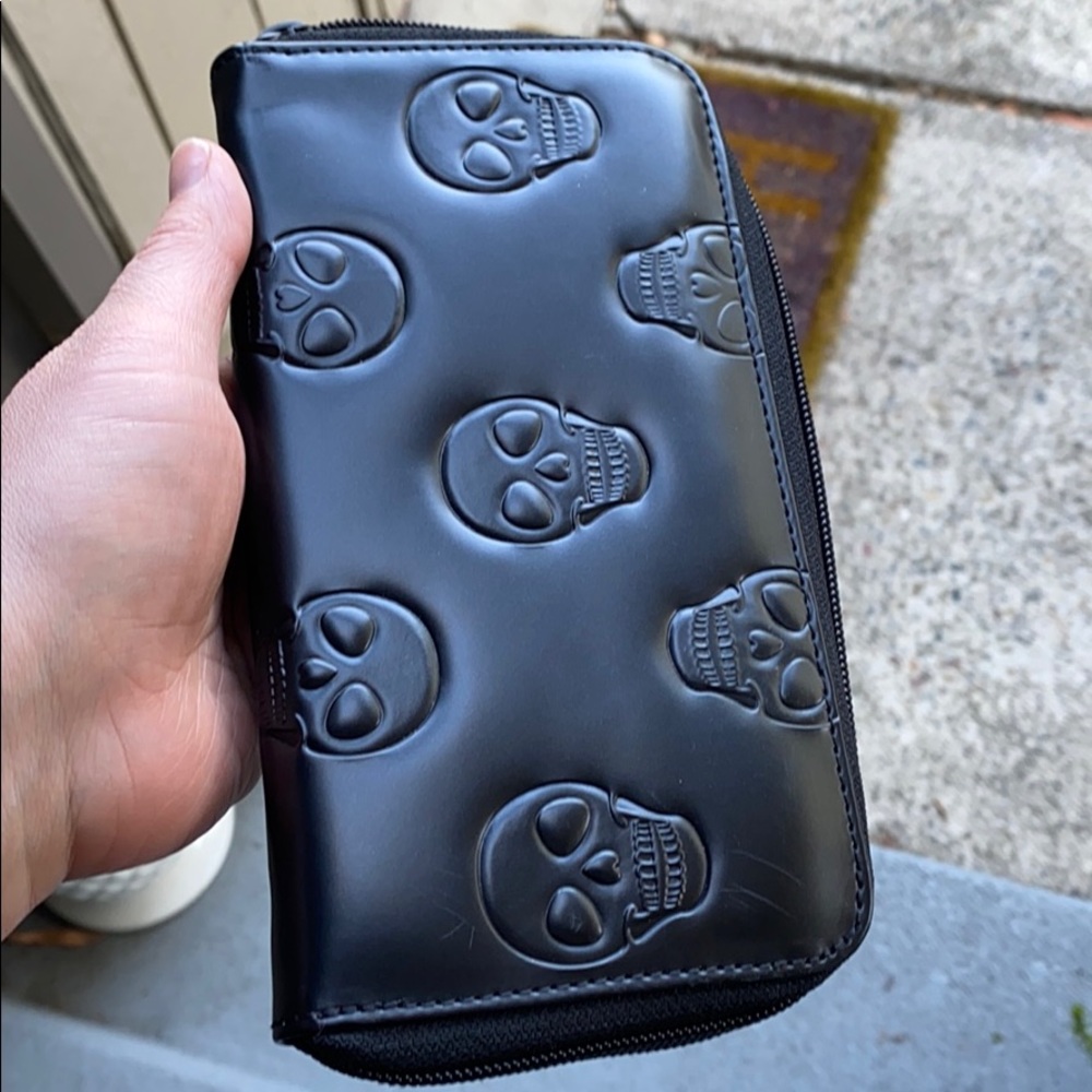 Loungefly skull wallet